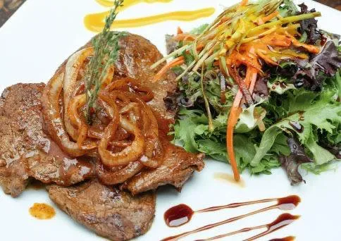 Bistec Encebollado